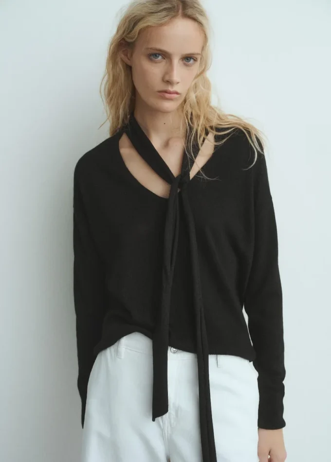 Pull à col en V avec écharpe Pull à col en V avec écharpe