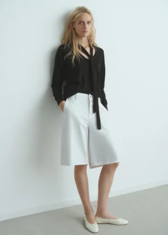 Pull à col en V avec écharpe