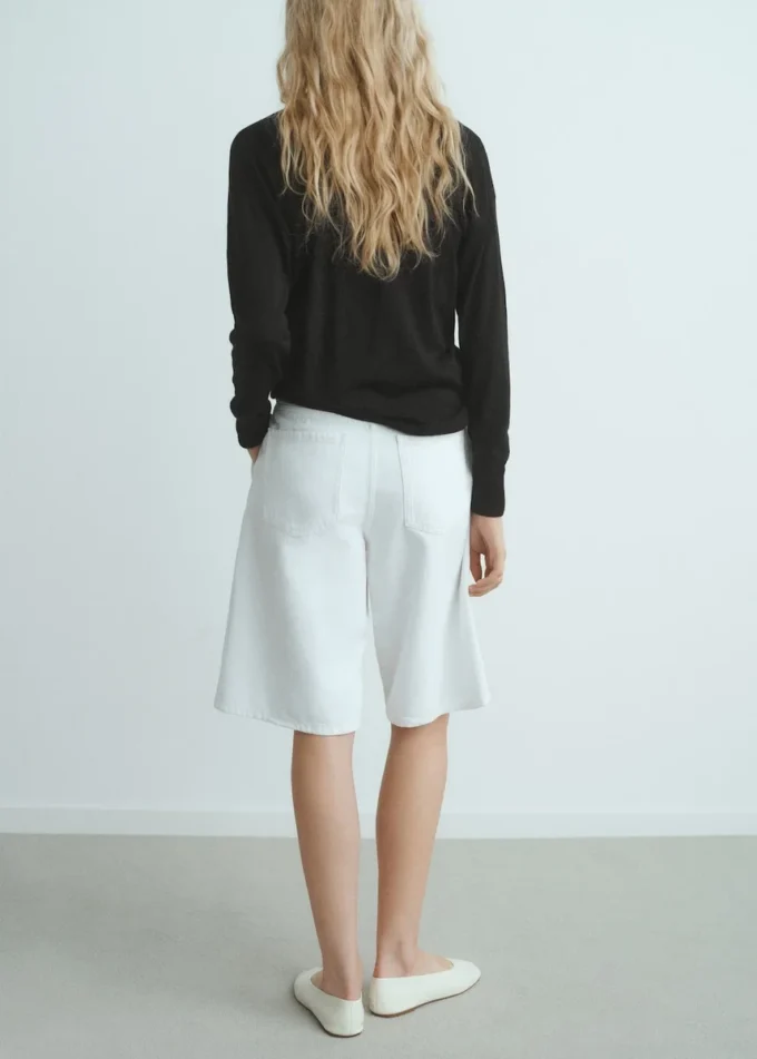 Pull à col en V avec écharpe Pull à col en V avec écharpe