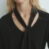 Pull à col en V avec écharpe Pull à col en V avec écharpe