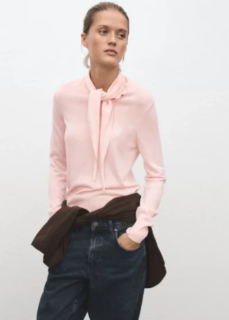 Pull à col roulé avec nœud