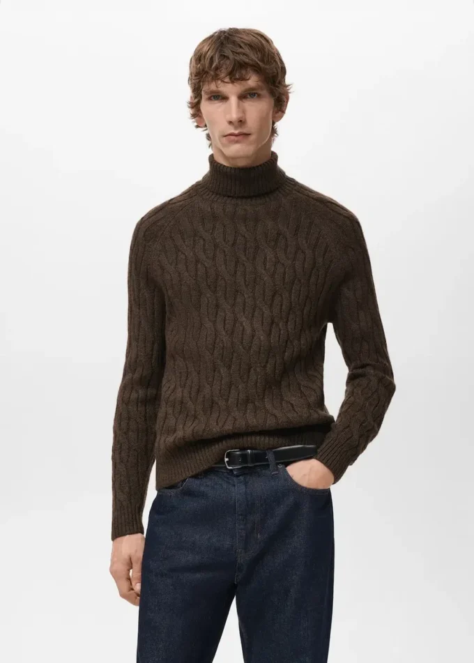 Pull à col roulé en maille torsadée