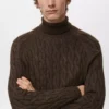 Pull à col roulé en maille torsadée
