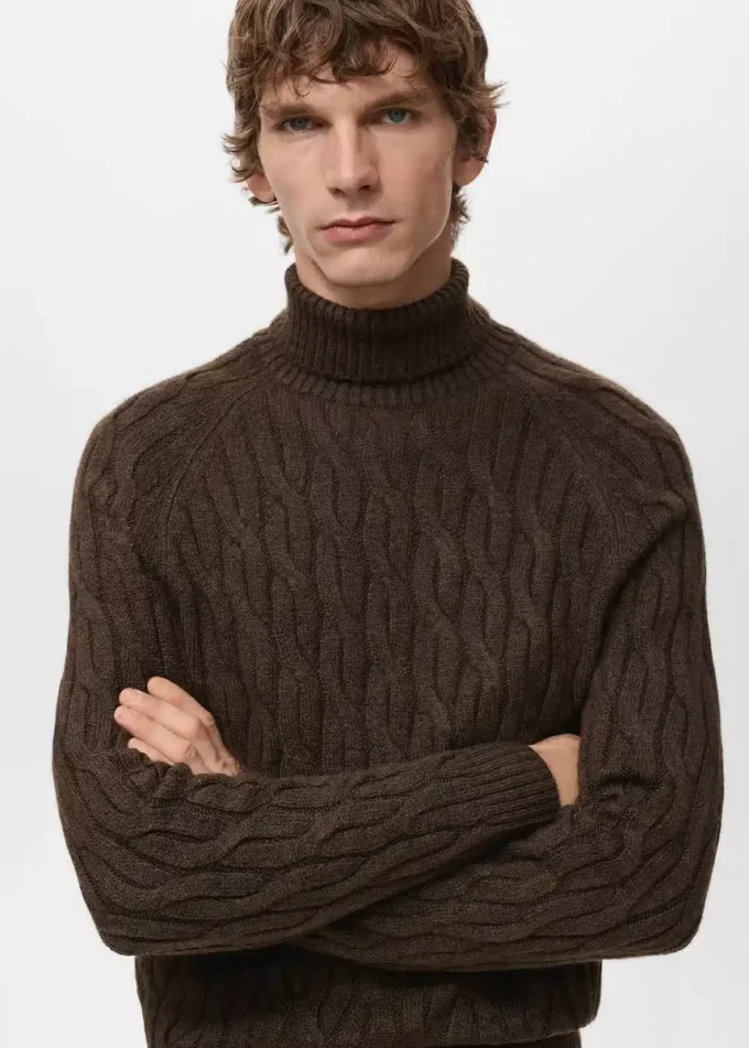 Pull à col roulé en maille torsadée