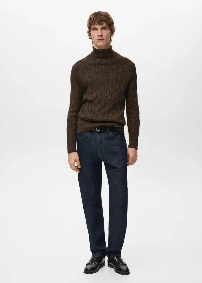 Pull à col roulé en maille torsadée
