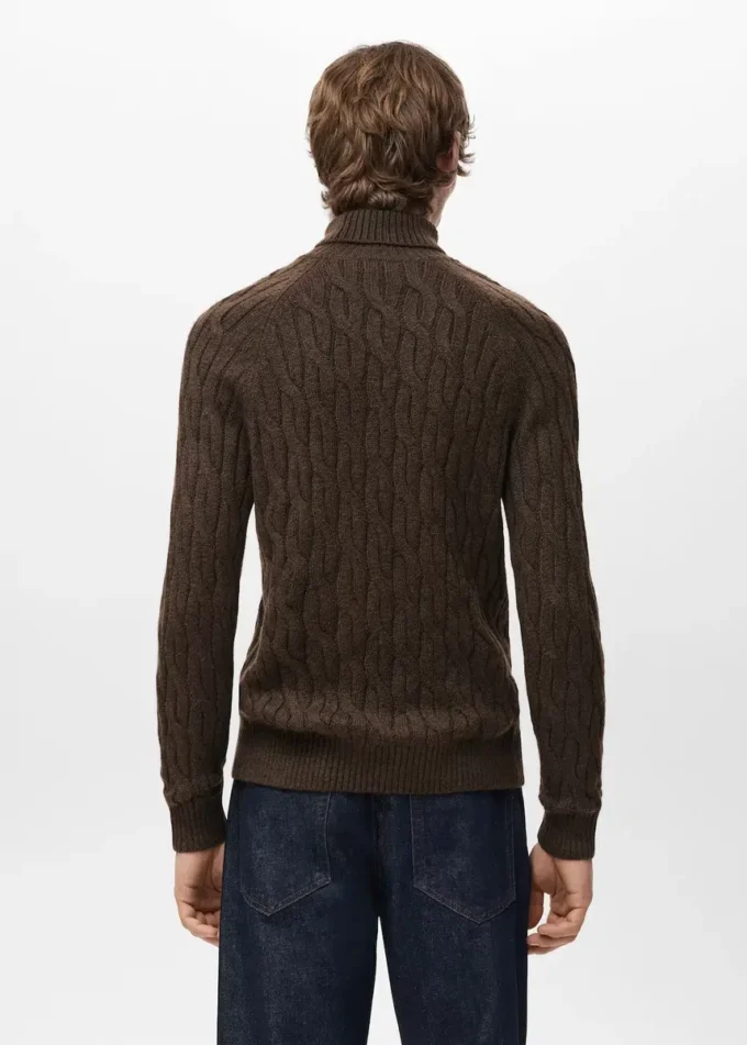Pull à col roulé en maille torsadée