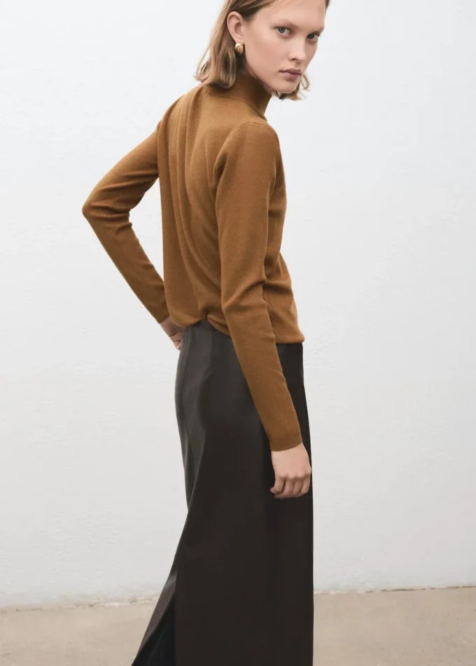 Pull à col roulé et boutons