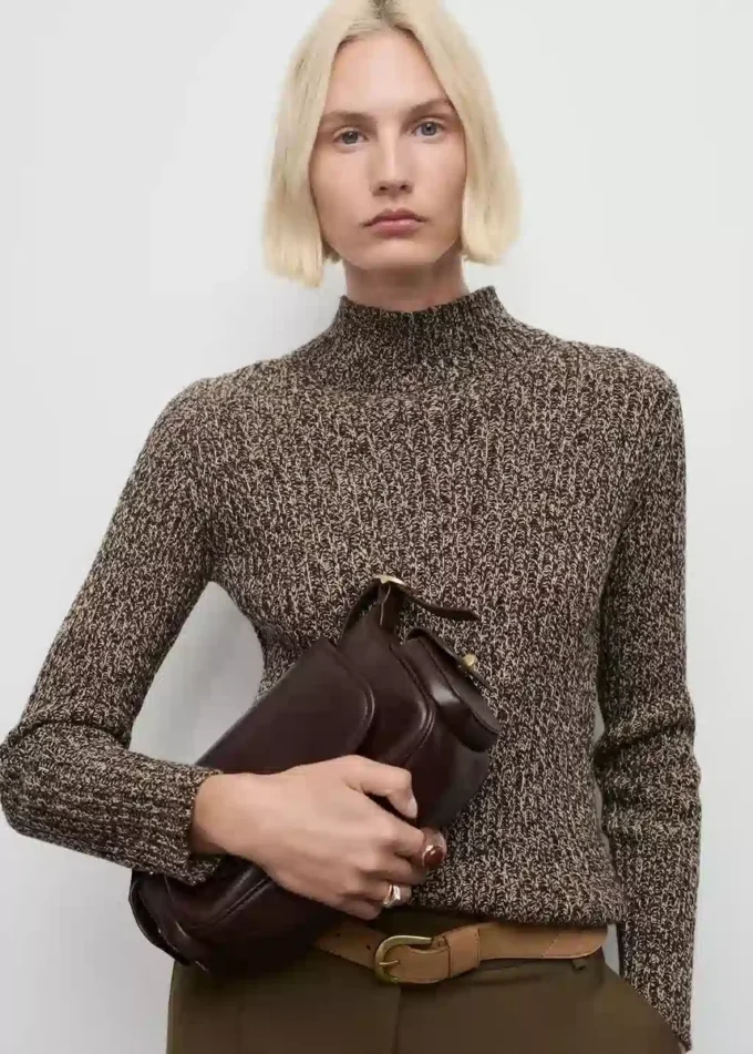 Pull à col roulé moucheté