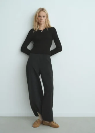 Pull côtelé avec bouton bijou