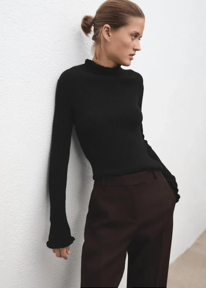 Pull côtelé avec finitions festonnées Pull côtelé avec finitions festonnées
