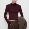 Pull côtelé avec finitions festonnées Pull côtelé avec finitions festonnées