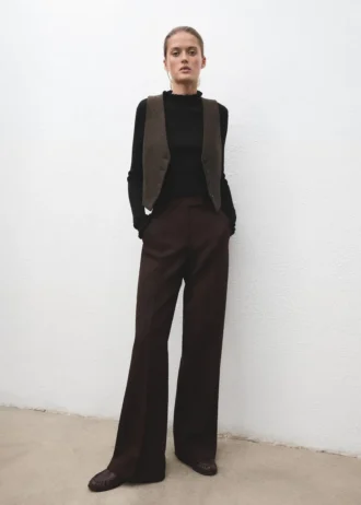 Pull côtelé avec finitions festonnées