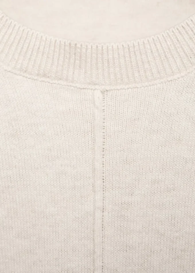 Pull en coton à coutures décoratives