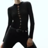 Pull en maille ajourée avec fermeture à perles