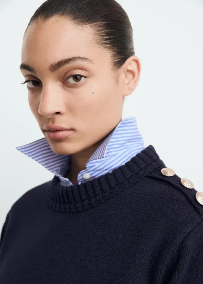 Pull en maille avec boutons bijoux