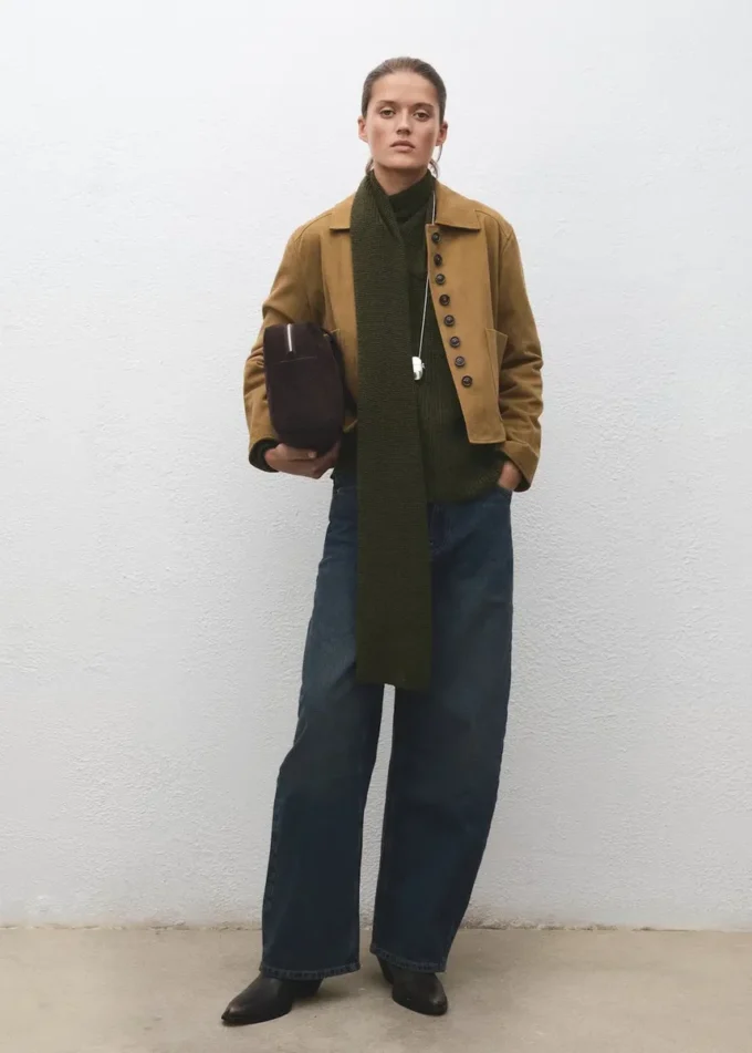 Pull en maille avec écharpe Pull en maille avec écharpe