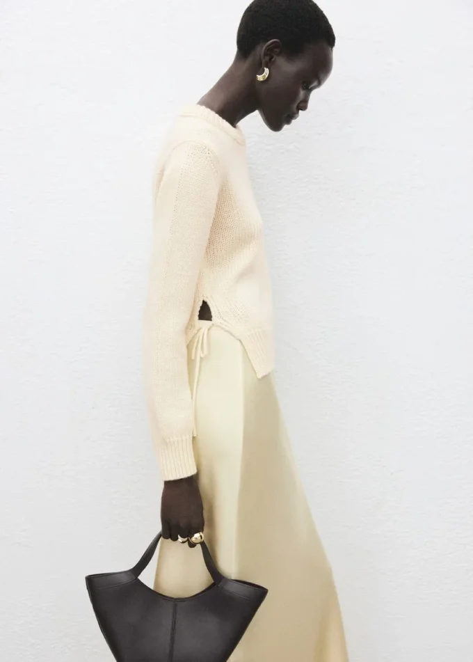 Pull en maille avec fentes à nouer