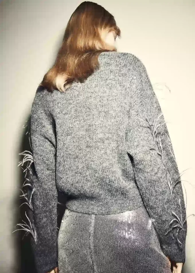 Pull en maille avec plumes