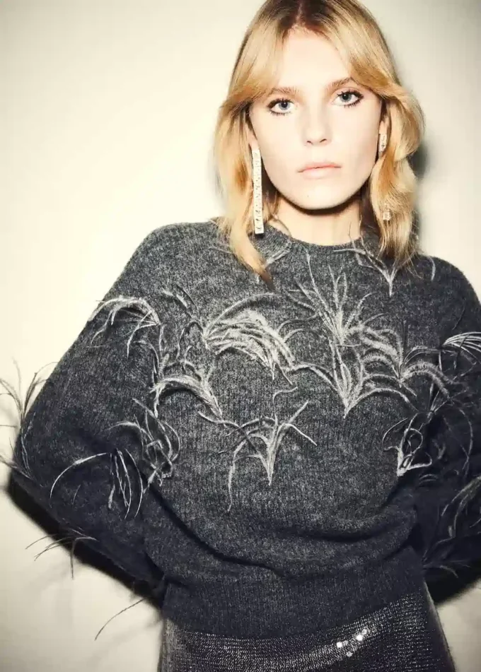 Pull en maille avec plumes