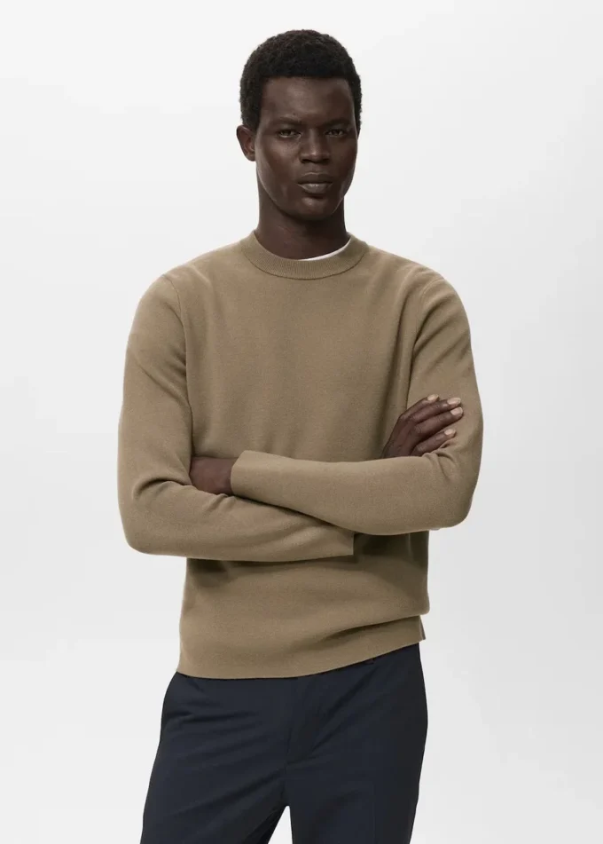 Pull en maille moyenne, coupe classique Pull en maille moyenne, coupe classique