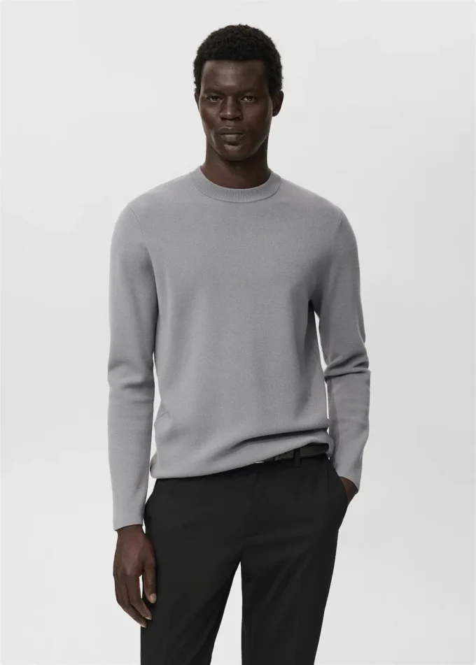 Pull en maille moyenne, coupe classique Pull en maille moyenne, coupe classique