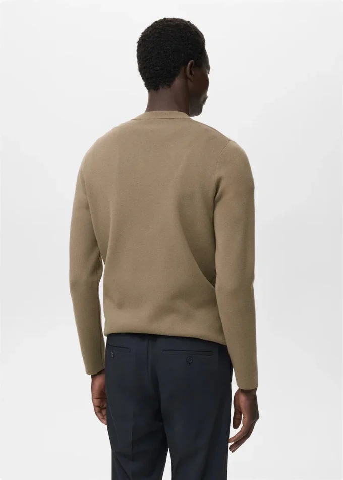 Pull en maille moyenne, coupe classique Pull en maille moyenne, coupe classique