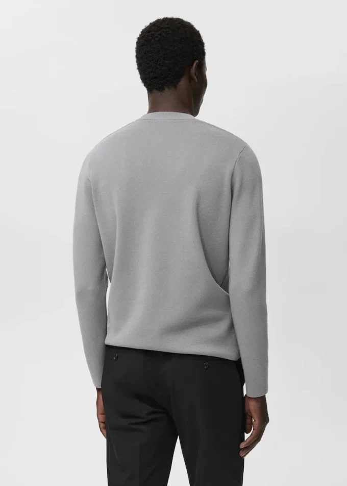 Pull en maille moyenne, coupe classique Pull en maille moyenne, coupe classique