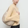 Pull en maille torsadée à manches évasées