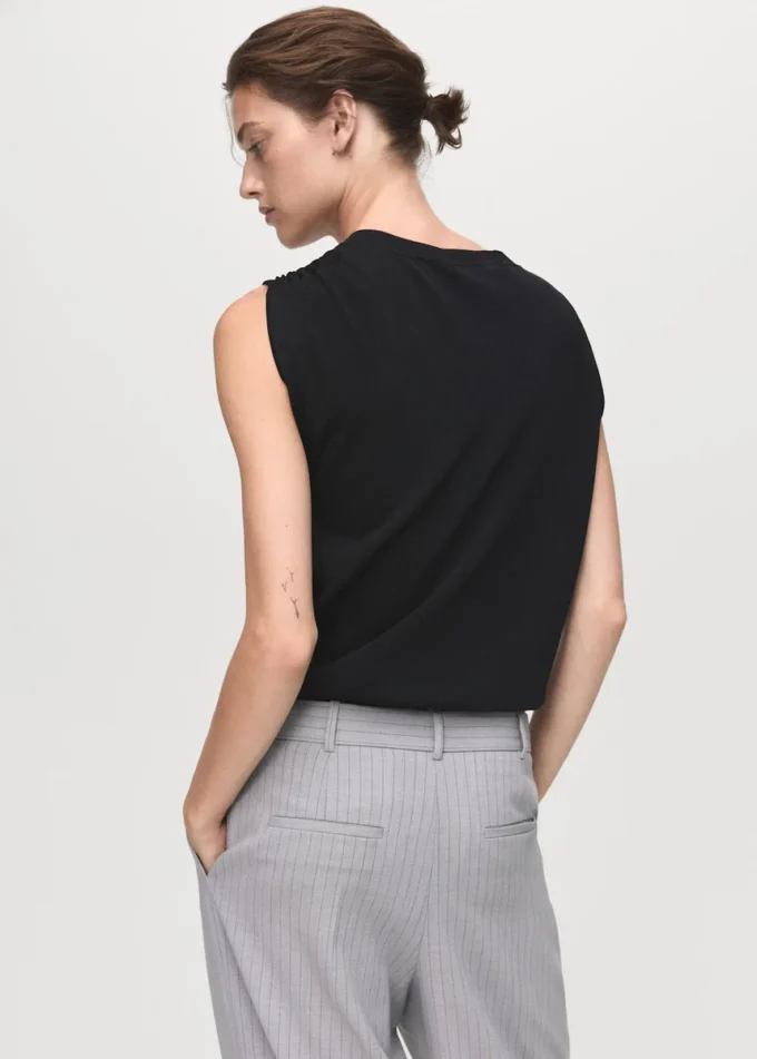 Pull à manches courtes avec détail métallique