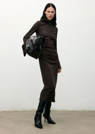 Robe ajustée à manches cloche