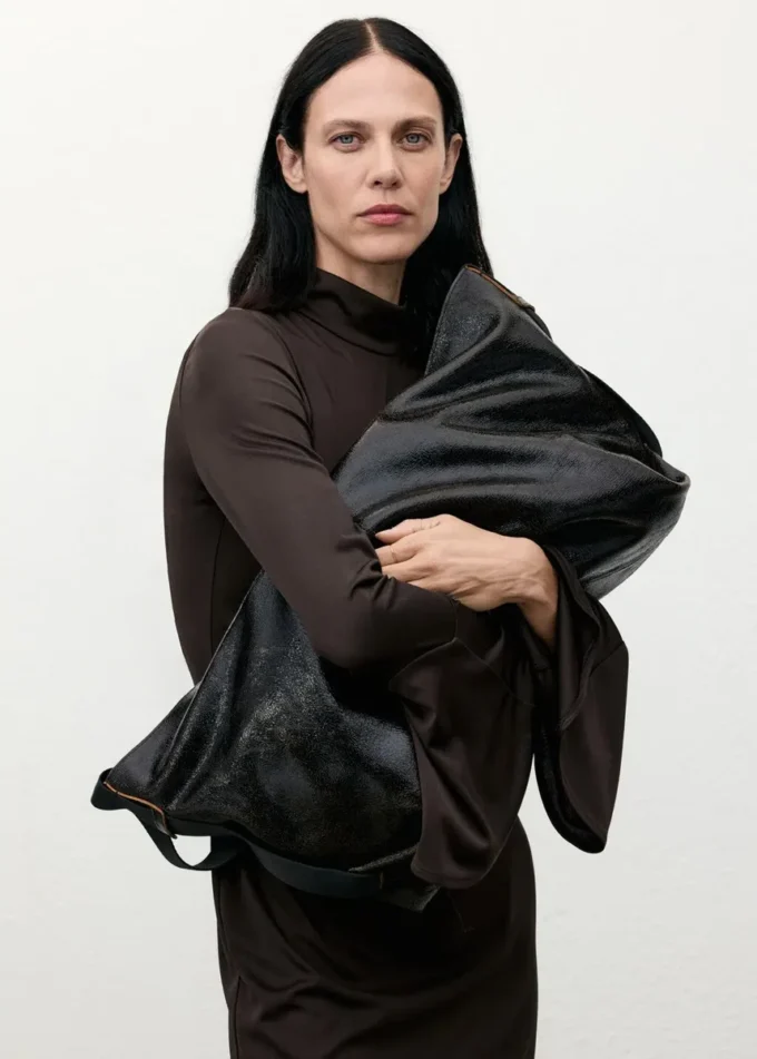 Robe ajustée à manches cloche Robe ajustée à manches cloche