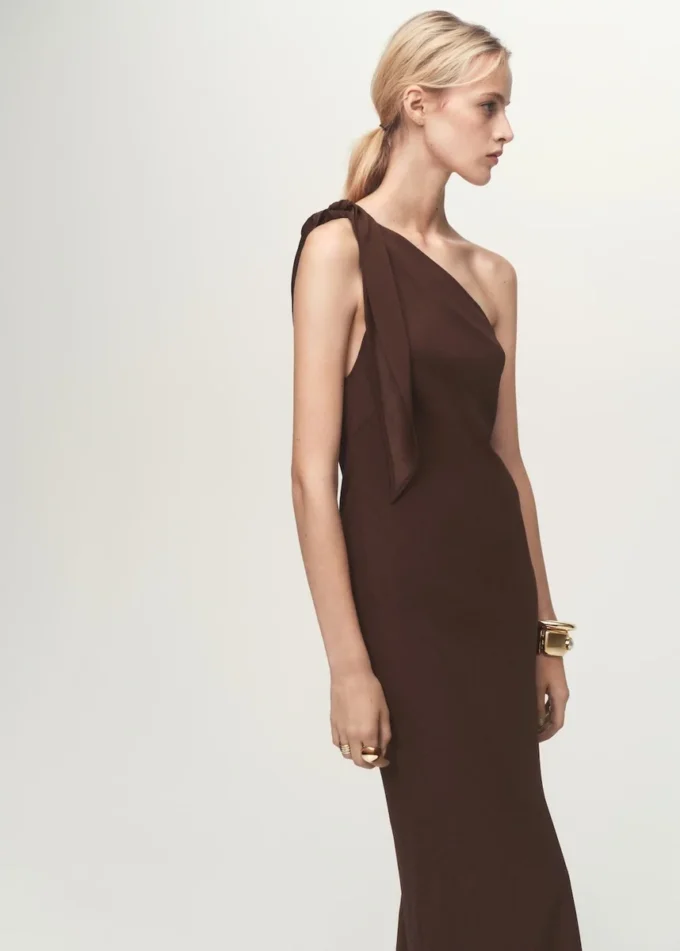 Robe asymétrique avec bretelles nouées Robe asymétrique avec bretelles nouées