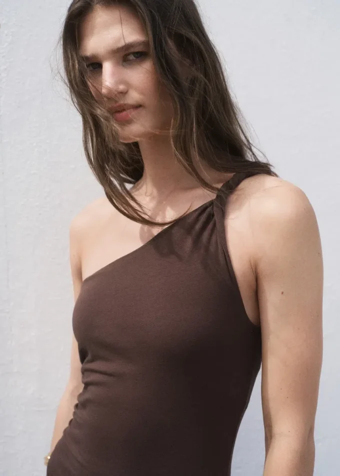 Robe asymétrique à bretelles froncées Robe asymétrique à bretelles froncées