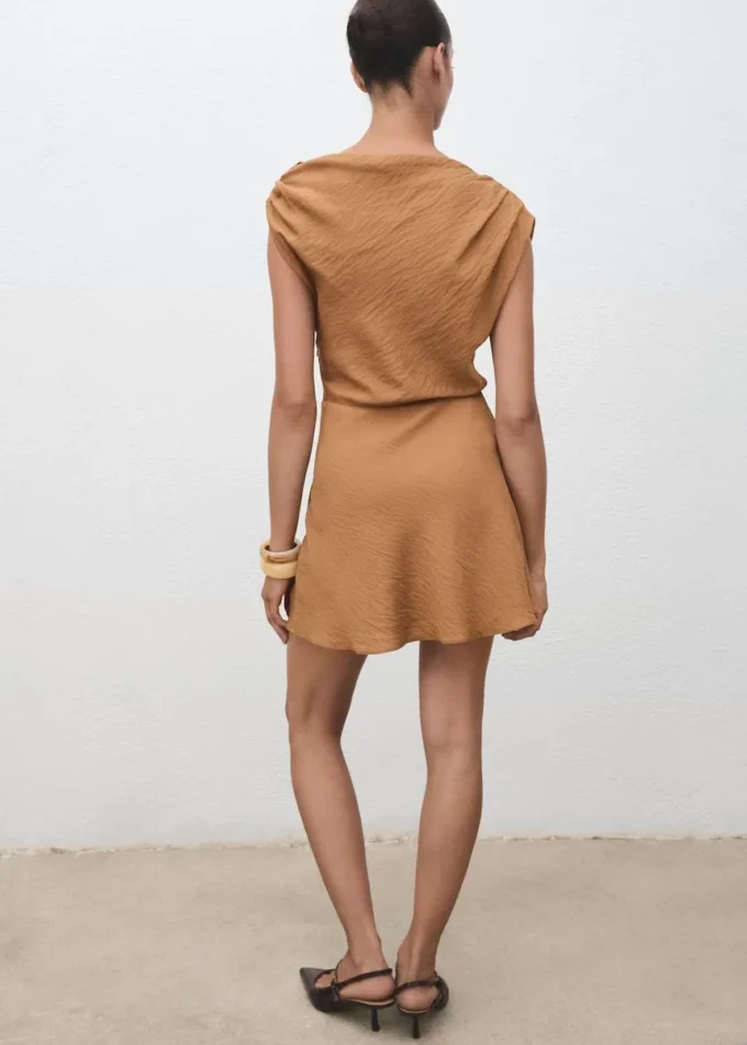 Robe asymétrique drapée Robe asymétrique drapée