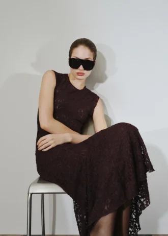 Robe asymétrique en dentelle