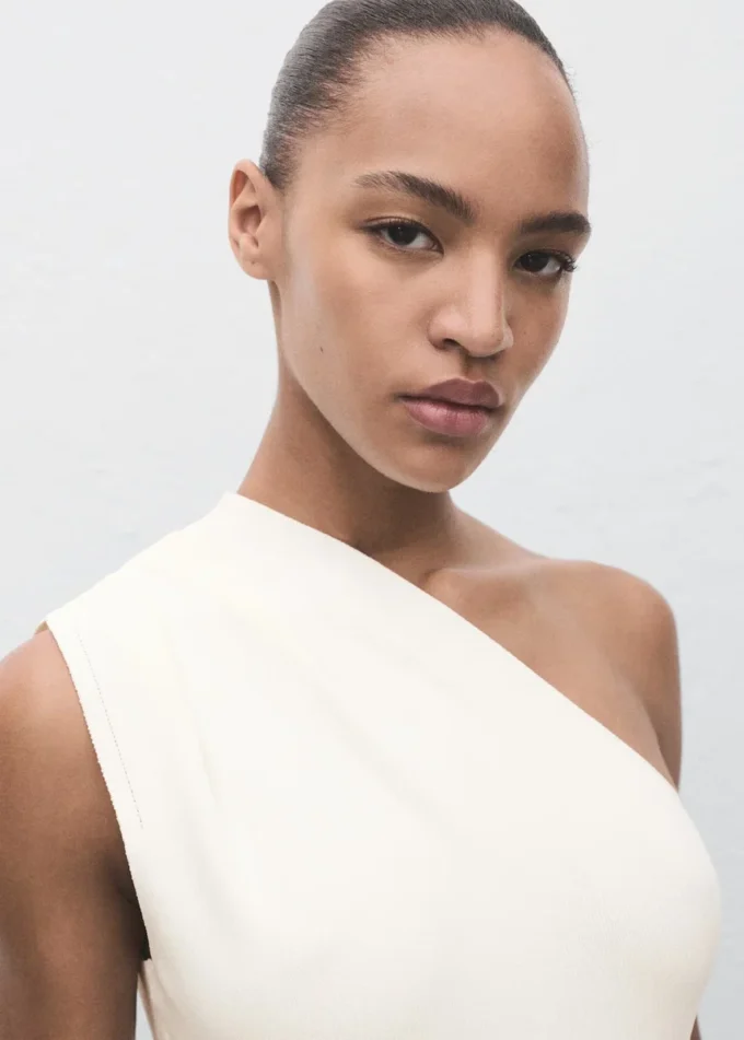 Robe asymétrique en maille combinée Robe asymétrique en maille combinée