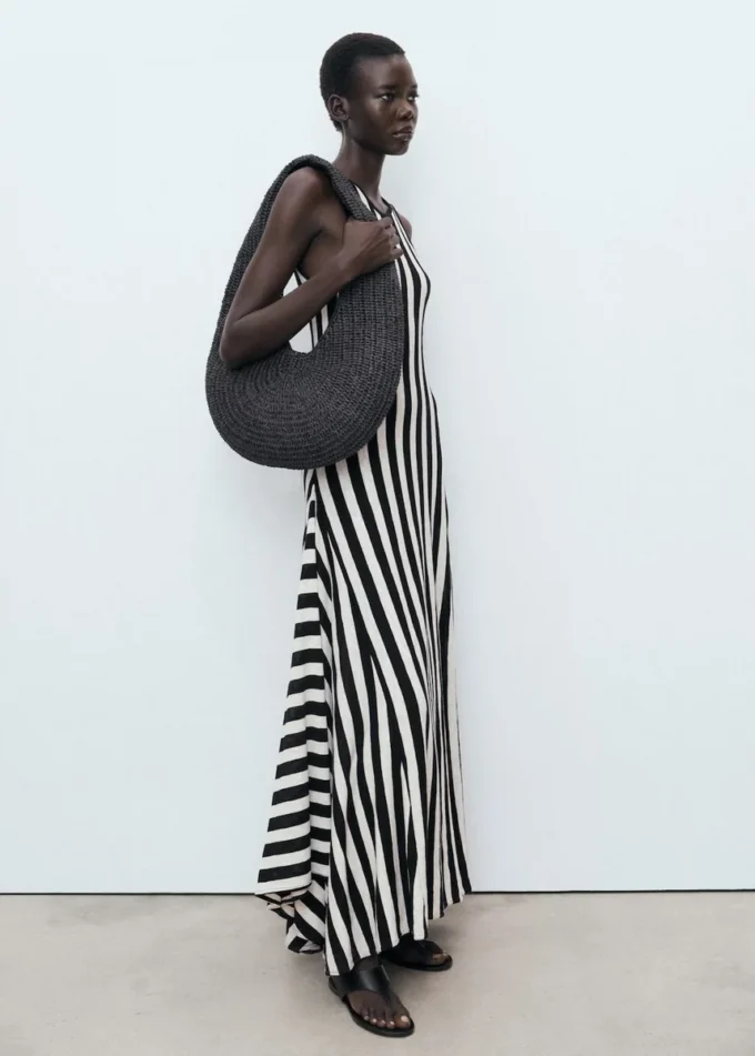 Robe asymétrique en maille fine Robe asymétrique en maille fine