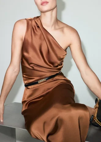 Robe asymétrique en satin