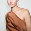 Robe asymétrique en satin Robe asymétrique en satin