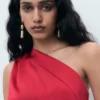 Robe asymétrique en satin avec fentes latérales Robe asymétrique en satin avec fentes latérales