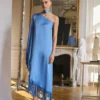 Robe asymétrique en satin avec franges Robe asymétrique en satin avec franges