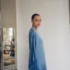 Robe asymétrique en satin avec franges Robe asymétrique en satin avec franges