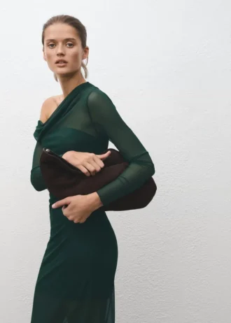 Robe asymétrique semi-transparente