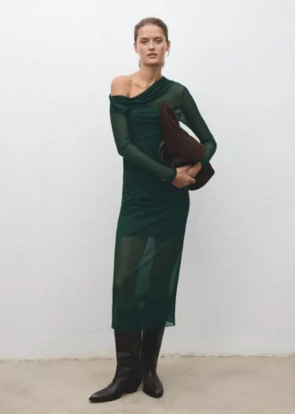 Robe asymétrique semi-transparente