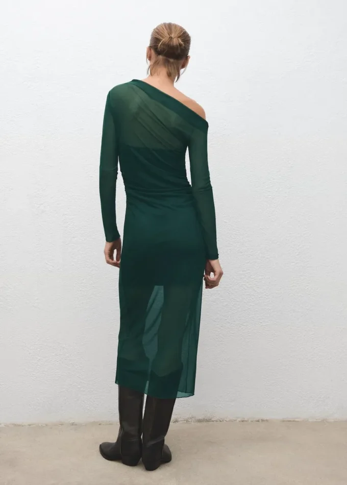 Robe asymétrique semi-transparente Robe asymétrique semi-transparente