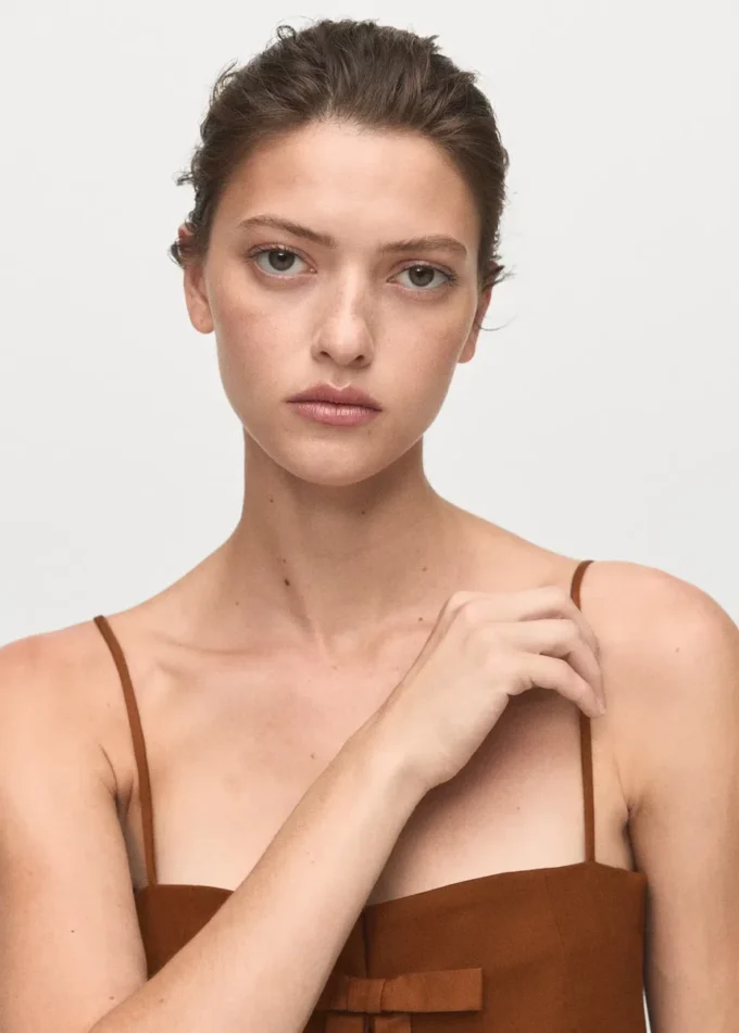 Robe avec encolure en nœud Robe avec encolure en nœud