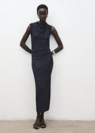 Robe brodée à col drapé