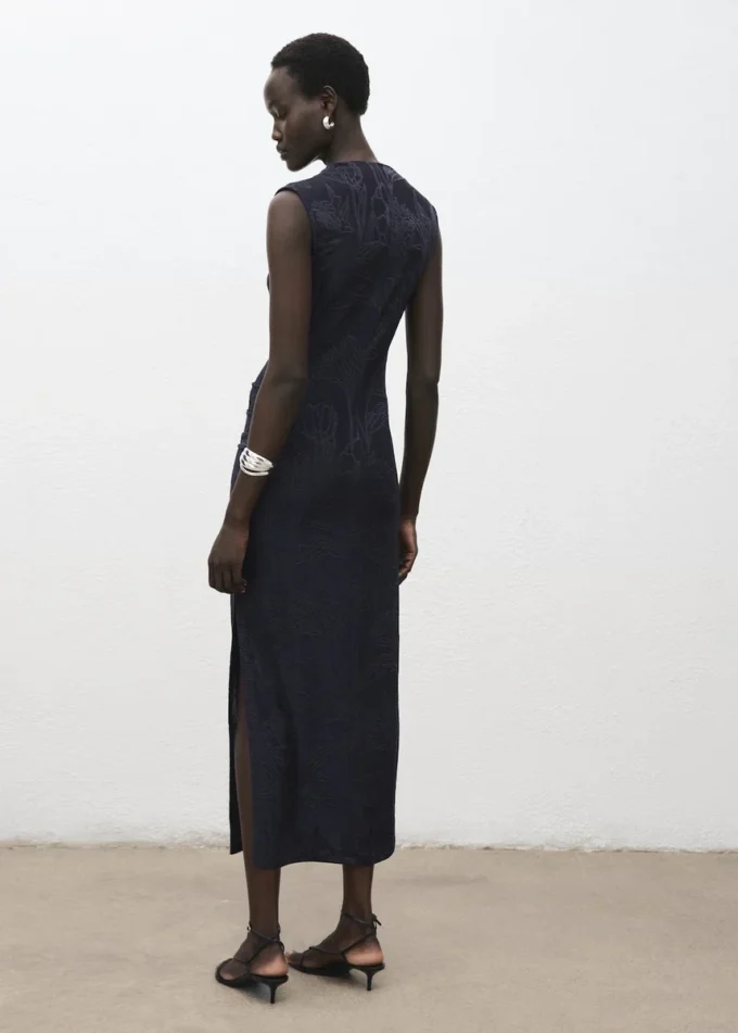 Robe brodée à col drapé Robe brodée à col drapé