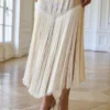 Robe brodée de fleurs avec détails frangés Robe brodée de fleurs avec détails frangés