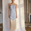 Robe brodée de fleurs avec détails frangés Robe brodée de fleurs avec détails frangés